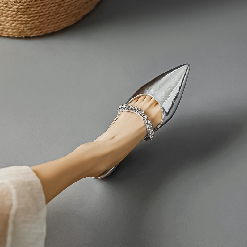 Silver Rhinestone Pointed Toe Low-Heeled Closed-Toe Sandals for Women - Trendy Half-Drag Style for Outdoor Wear, Celebrity-Inspired Design Silver Rhinestone Pointed Toe Low-Heeled Closed-Toe Sandals for Women - Trendy Half-Drag Style for Outdoor Wear, Celebrity-Inspired Design