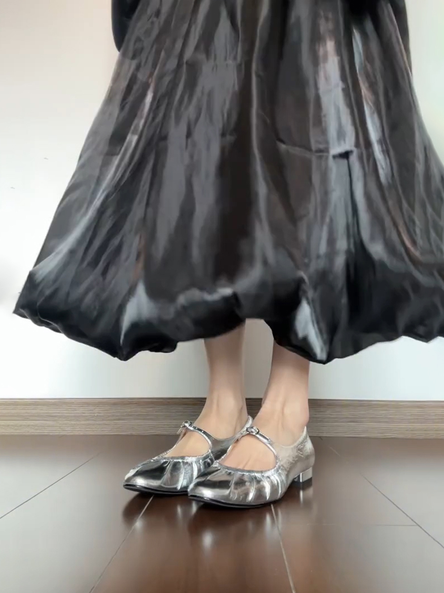 Silver Sheepskin Mary Jane Shoes for Women - Elegant Round Toe, French Pleated One-Strap Low-Heeled Ballet Flats Silver Sheepskin Mary Jane Shoes for Women - Elegant Round Toe, French Pleated One-Strap Low-Heeled Ballet Flats