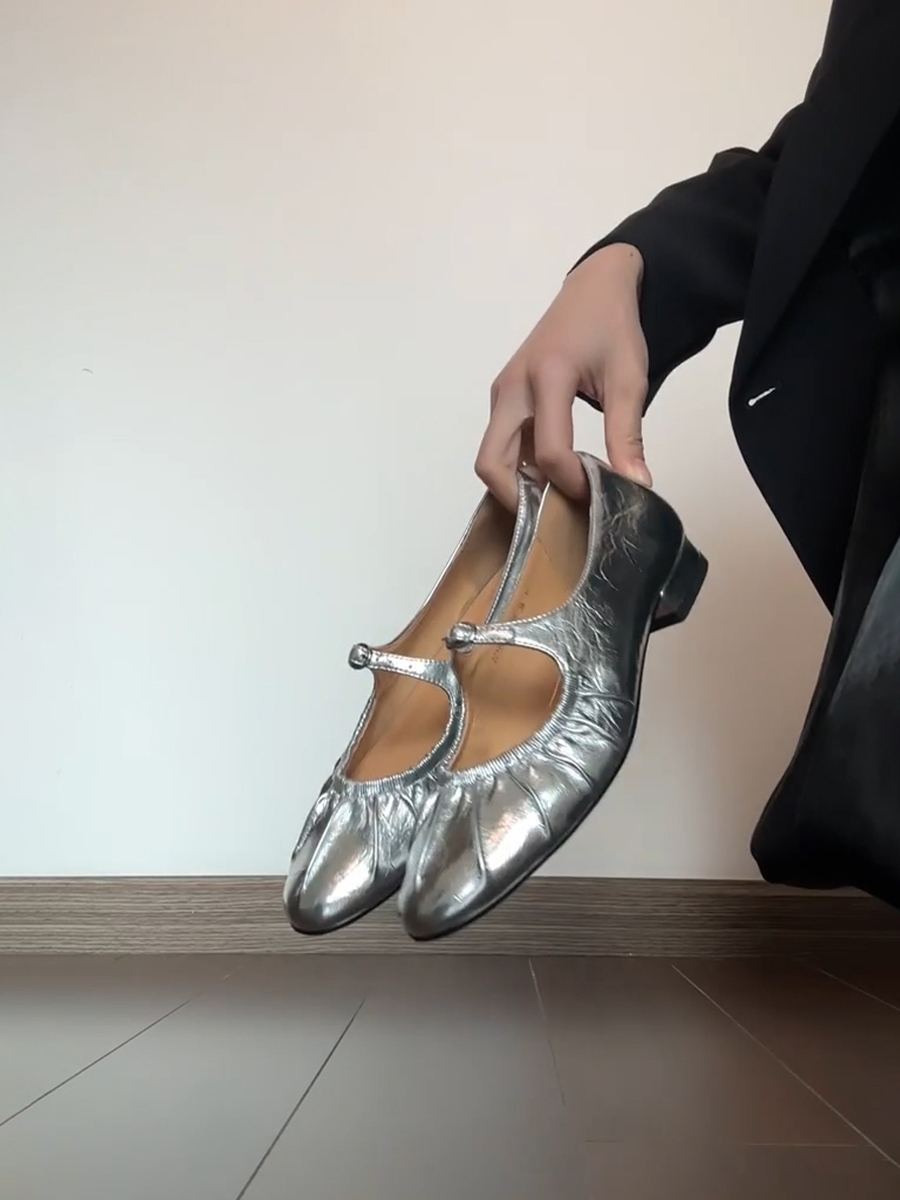 Silver Sheepskin Mary Jane Shoes for Women - Elegant Round Toe, French Pleated One-Strap Low-Heeled Ballet Flats Silver Sheepskin Mary Jane Shoes for Women - Elegant Round Toe, French Pleated One-Strap Low-Heeled Ballet Flats