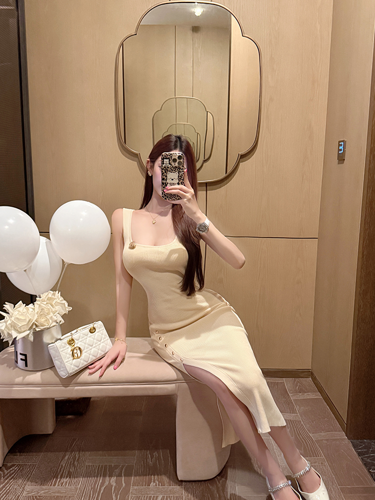 Sleeveless Mid-Length Knitted Dress - Slim Fit, Flattering & Sexy Design for Effortless Style Sleeveless Mid-Length Knitted Dress - Slim Fit, Flattering & Sexy Design for Effortless Style