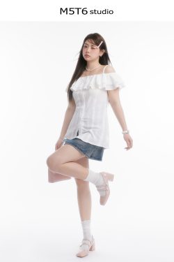Slightly Chubby Cream Off-Shoulder Waist-Defining French Top for Y2K Style with Denim Mini Skirt