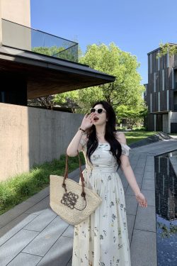 Slightly Chubby Green Floral Plus-Size Dress with Square Neck and Off-Shoulder Design, Small Flying Sleeves, Summer Tea Style