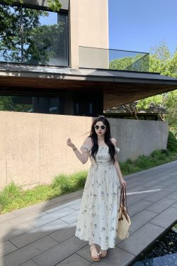Slightly Chubby Green Floral Plus-Size Dress with Square Neck and Off-Shoulder Design, Small Flying Sleeves, Summer Tea Style