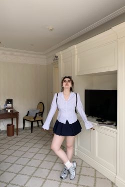 Slightly Chubby Minimalist White Long Sleeve Shirt with Waist Stripes - Trendy Casual Top for Everyday Wear