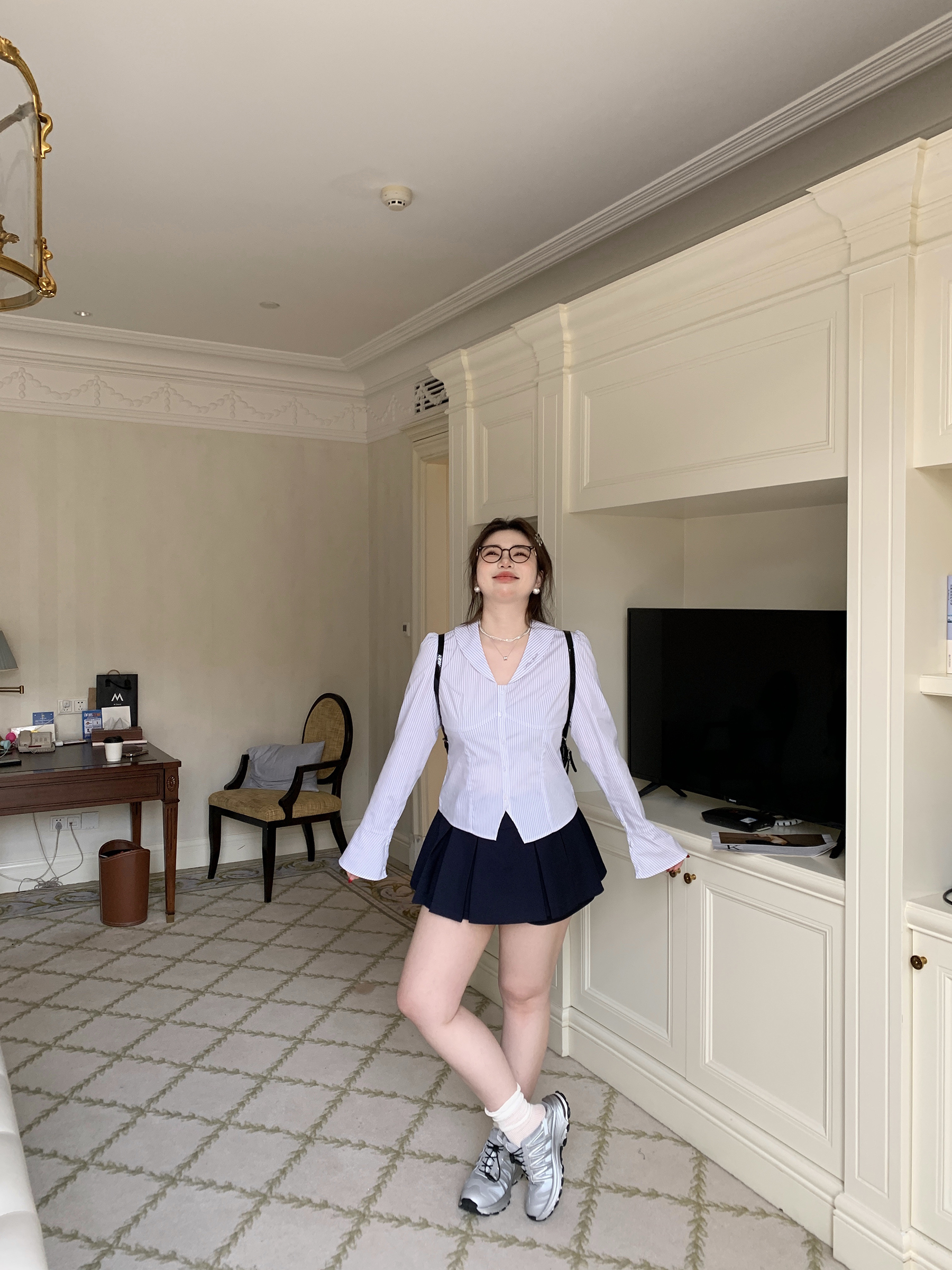 Slightly Chubby Minimalist White Long Sleeve Shirt with Waist Stripes - Trendy Casual Top for Everyday Wear Slightly Chubby Minimalist White Long Sleeve Shirt with Waist Stripes - Trendy Casual Top for Everyday Wear