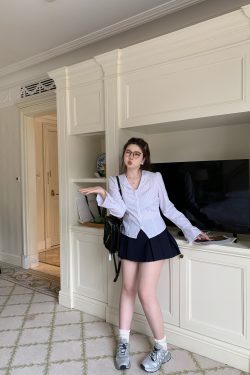 Slightly Chubby Minimalist White Long Sleeve Shirt with Waist Stripes - Trendy Casual Top for Everyday Wear