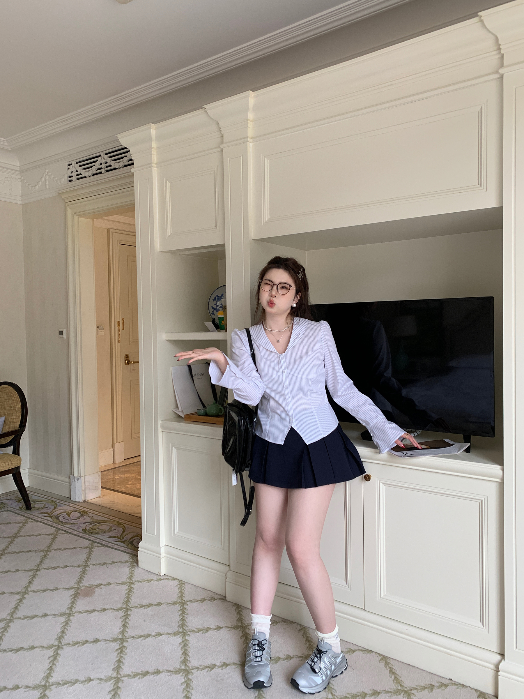 Slightly Chubby Minimalist White Long Sleeve Shirt with Waist Stripes - Trendy Casual Top for Everyday Wear Slightly Chubby Minimalist White Long Sleeve Shirt with Waist Stripes - Trendy Casual Top for Everyday Wear