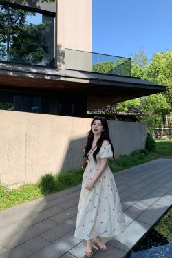 Slightly Chubby Off-Shoulder Plus Size Dress with Moonlight Dream Catcher & French Bow Embroidery, Waist-Defined, Y2K Style