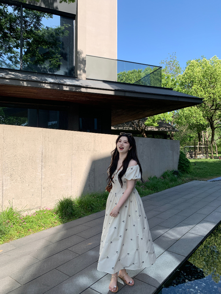 Slightly Chubby Off-Shoulder Plus Size Dress with Moonlight Dream Catcher & French Bow Embroidery, Waist-Defined, Y2K Style Slightly Chubby Off-Shoulder Plus Size Dress with Moonlight Dream Catcher & French Bow Embroidery, Waist-Defined, Y2K Style