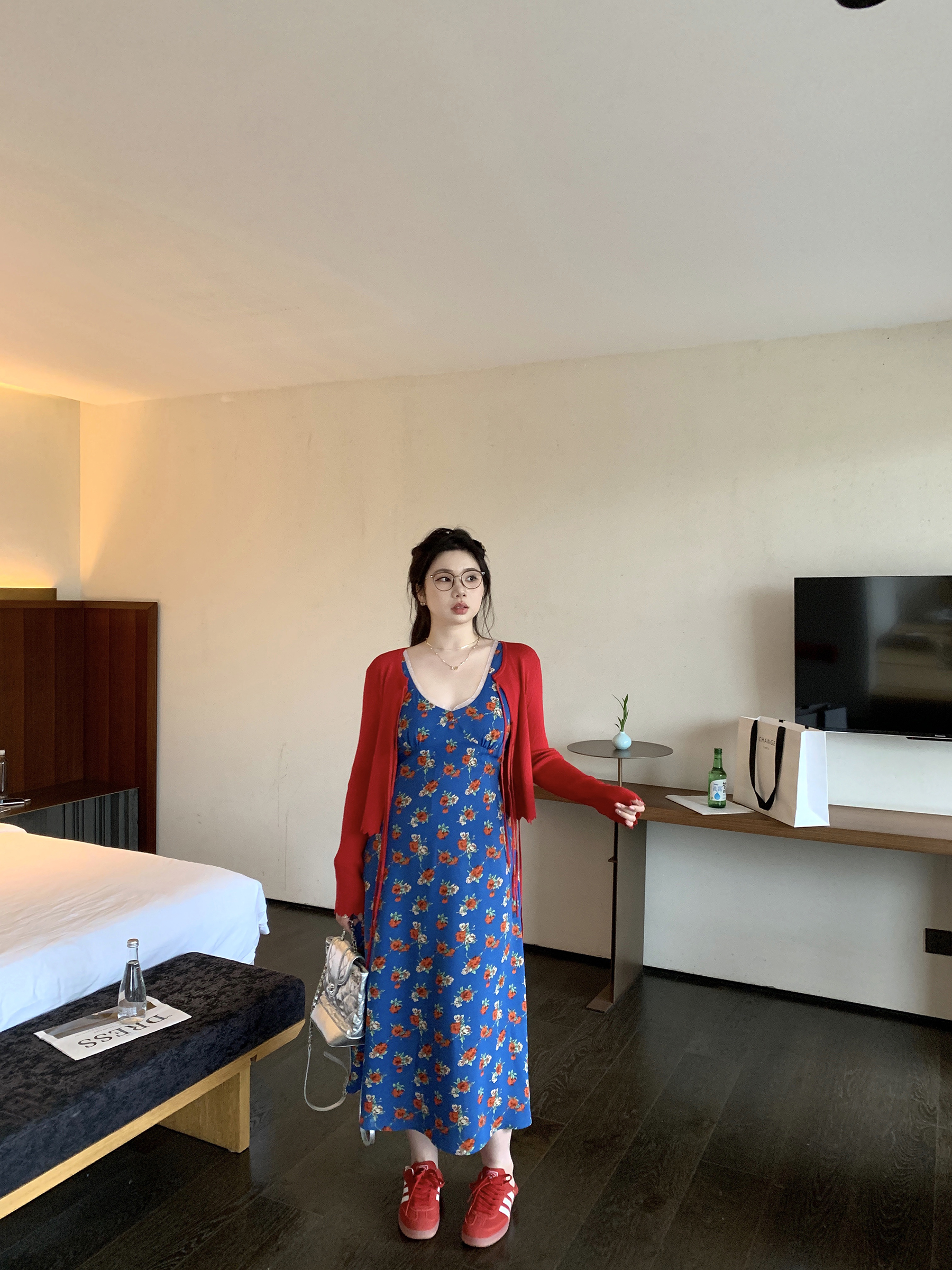 Slightly Chubby Retro Red Knitted Cardigan - Versatile Spring Sweater for Cool Air Conditioning, Perfect for Y2K Style Outfits Slightly Chubby Retro Red Knitted Cardigan - Versatile Spring Sweater for Cool Air Conditioning, Perfect for Y2K Style Outfits