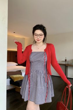 Slightly Chubby Retro Red Knitted Cardigan - Versatile Spring Sweater for Cool Air Conditioning, Perfect for Y2K Style Outfits
