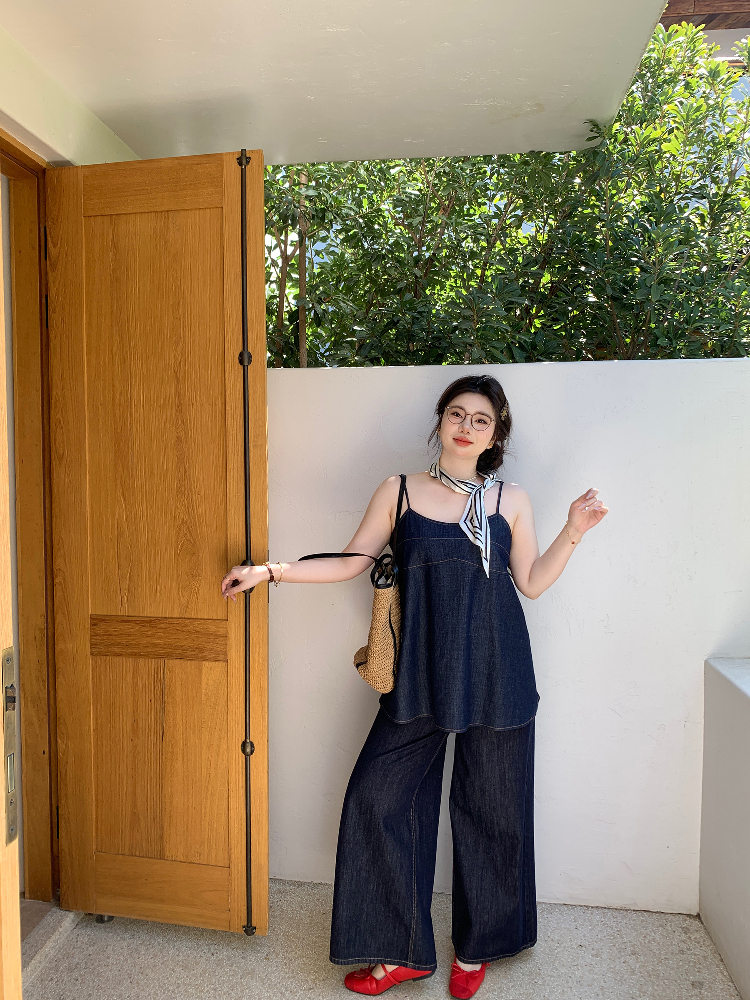 Slightly Chubby Sweetheart Bomber Denim Cami Top - Loose Sleeveless Plus Size Outerwear for Casual Y2K Style Slightly Chubby Sweetheart Bomber Denim Cami Top - Loose Sleeveless Plus Size Outerwear for Casual Y2K Style