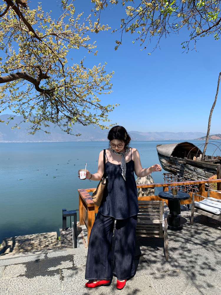 Slightly Chubby Sweetheart Bomber Denim Cami Top - Loose Sleeveless Plus Size Outerwear for Casual Y2K Style Slightly Chubby Sweetheart Bomber Denim Cami Top - Loose Sleeveless Plus Size Outerwear for Casual Y2K Style