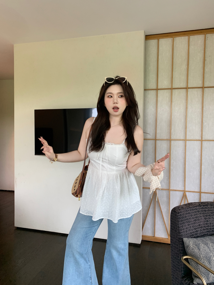 Slightly Chubby Sweetheart Lace Tie-Up White Camisole Top with Floral Design - Oversized Instagram Style Fashion Slightly Chubby Sweetheart Lace Tie-Up White Camisole Top with Floral Design - Oversized Instagram Style Fashion