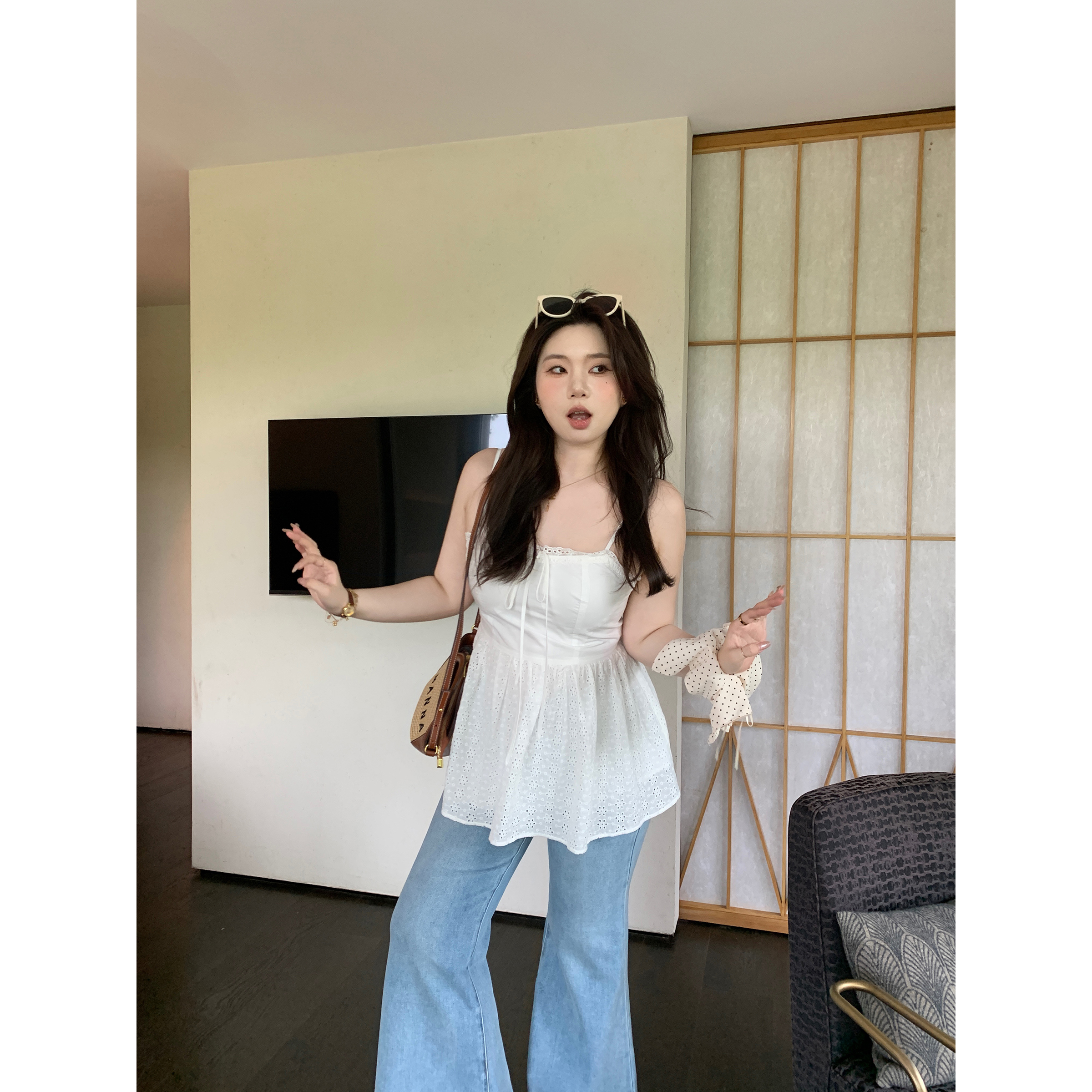 Slightly Chubby Sweetheart Lace Tie-Up White Camisole Top with Floral Design - Oversized Instagram Style Fashion Slightly Chubby Sweetheart Lace Tie-Up White Camisole Top with Floral Design - Oversized Instagram Style Fashion