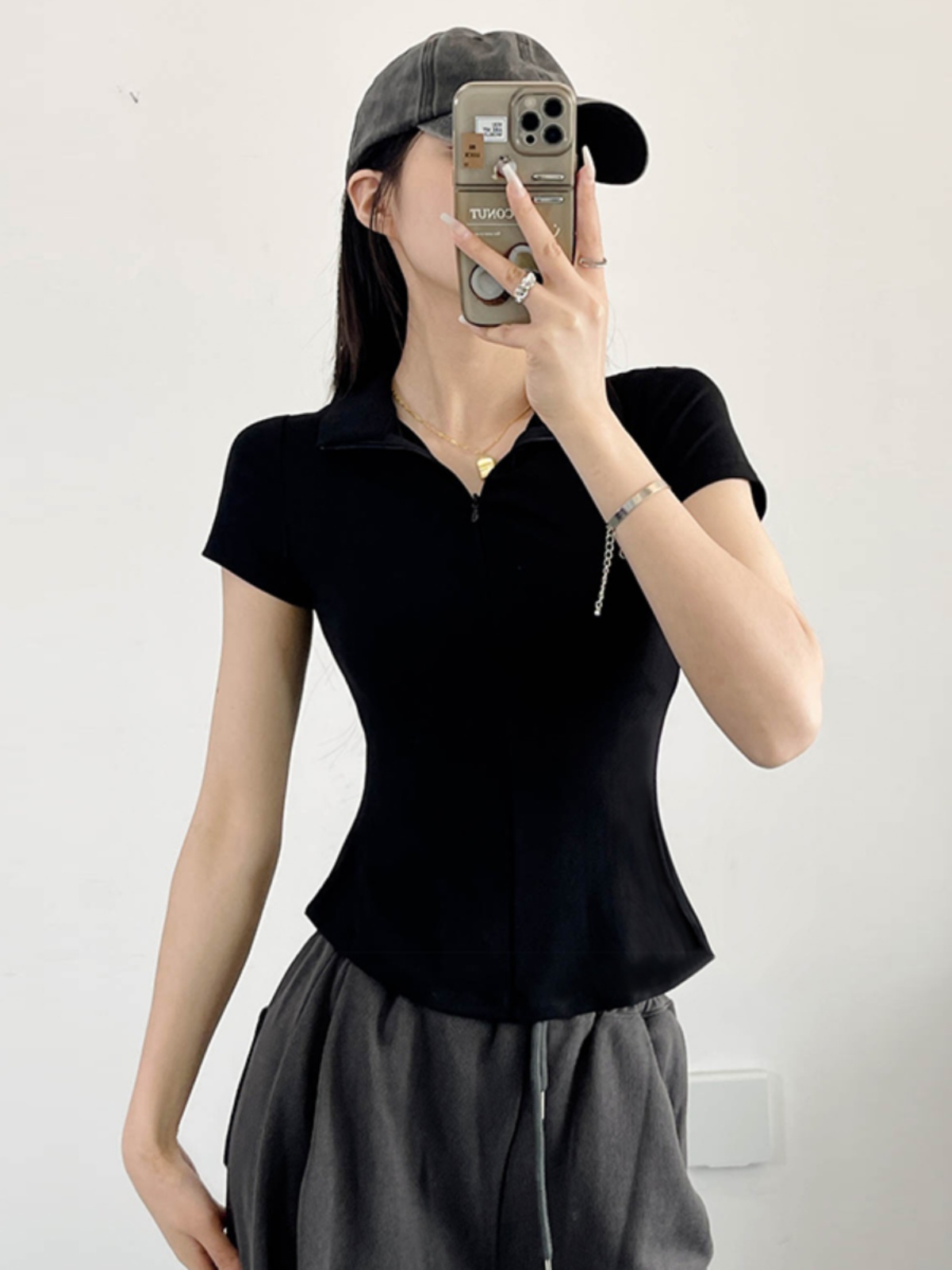 Slim-Fit Bee Waist T-Shirt with Collar and Zipper, Stretchy Solid Color Polo for Casual Versatility, Flattering Belly-Hiding Design Slim-Fit Bee Waist T-Shirt with Collar and Zipper, Stretchy Solid Color Polo for Casual Versatility, Flattering Belly-Hiding Design