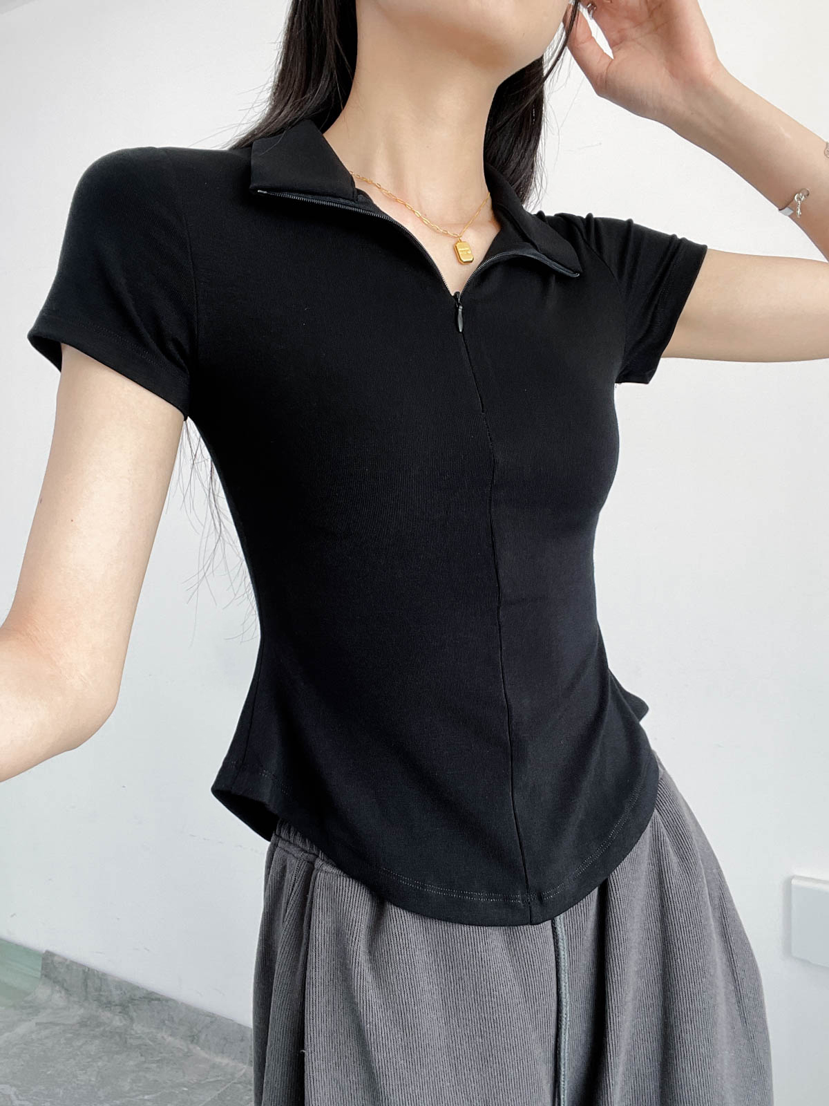 Slim-Fit Bee Waist T-Shirt with Collar and Zipper, Stretchy Solid Color Polo for Casual Versatility, Flattering Belly-Hiding Design Slim-Fit Bee Waist T-Shirt with Collar and Zipper, Stretchy Solid Color Polo for Casual Versatility, Flattering Belly-Hiding Design