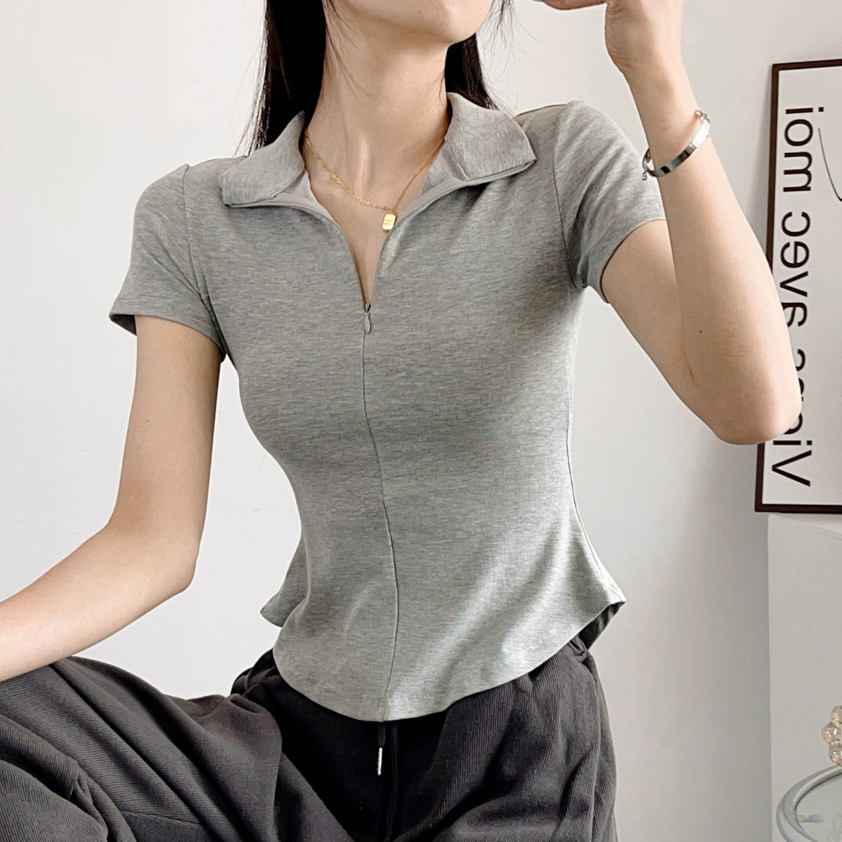 Slim-Fit Bee Waist T-Shirt with Collar and Zipper, Stretchy Solid Color Polo for Casual Versatility, Flattering Belly-Hiding Design Slim-Fit Bee Waist T-Shirt with Collar and Zipper, Stretchy Solid Color Polo for Casual Versatility, Flattering Belly-Hiding Design