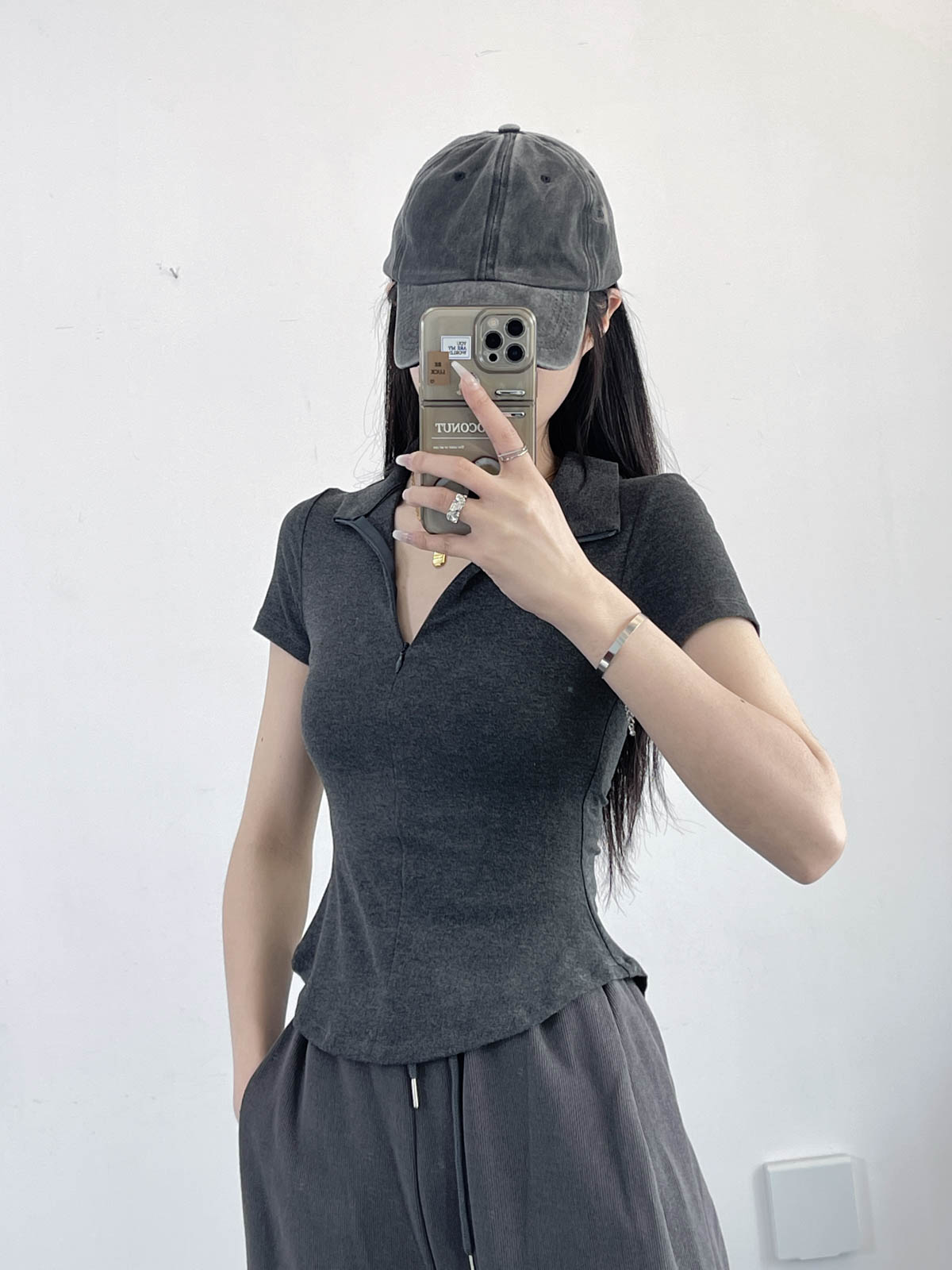 Slim-Fit Bee Waist T-Shirt with Collar and Zipper, Stretchy Solid Color Polo for Casual Versatility, Flattering Belly-Hiding Design Slim-Fit Bee Waist T-Shirt with Collar and Zipper, Stretchy Solid Color Polo for Casual Versatility, Flattering Belly-Hiding Design