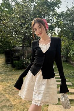 Slim-Fit Black and White V-Neck Faux Two-Piece Cardigan with Flared Long Sleeves T-Shirt Top for Spring and Autumn