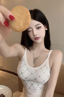 Slim Fit Diamond Back Vest Camisole with Built-In Chest Pad - Pure Desire Design, Stylish 90s Inspired Top