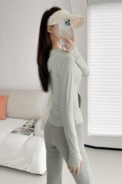 Slim-Fit Hooded Sun Protection Zip-Up Jacket with Bee Design, Tummy-Covering, Stretchy Long Sleeve for Spring-Summer Casual Wear