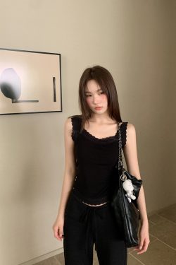 Slim-Fit Lace Edge Padded Camisole for Women - Summer Bow Sleeveless Top, Trendy Niche Design, Perfect for Casual and Y2K Style