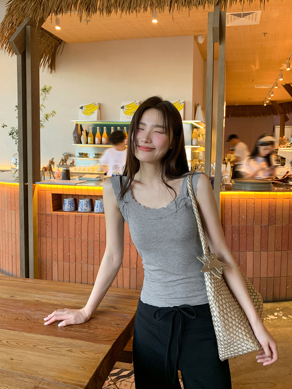 Slim-Fit Lace Edge Padded Camisole for Women - Summer Bow Sleeveless Top, Trendy Niche Design, Perfect for Casual and Y2K Style Slim-Fit Lace Edge Padded Camisole for Women - Summer Bow Sleeveless Top, Trendy Niche Design, Perfect for Casual and Y2K Style