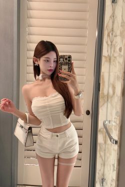 Slim-Fit Mesh Vest Top with Built-In Chest Pad - Pure Desire Style, Trendy and Chic for Y2K Fashion Enthusiasts