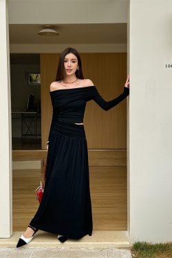 Slim-Fit One-Shoulder Skin-Baring Top and Pleated Long Skirt Set - Light Fabric Spring Korean Style Outfit