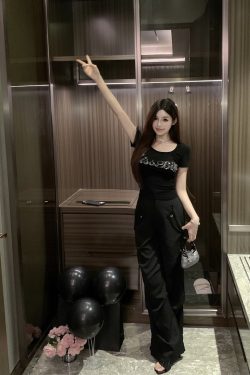 Slim Fit Round Neck T-Shirt - Luna Lunna 419 - Chic Practical Top for Everyday Wear, Perfect for 90s and Y2K Style Lovers