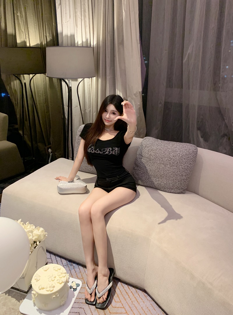 Slim Fit Round Neck T-Shirt - Luna Lunna 419 - Chic Practical Top for Everyday Wear, Perfect for 90s and Y2K Style Lovers Slim Fit Round Neck T-Shirt - Luna Lunna 419 - Chic Practical Top for Everyday Wear, Perfect for 90s and Y2K Style Lovers