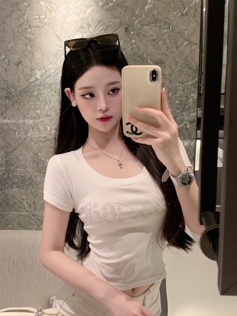 Slim Fit Round Neck T-Shirt - Luna Lunna 419 - Chic Practical Top for Everyday Wear, Perfect for 90s and Y2K Style Lovers Slim Fit Round Neck T-Shirt - Luna Lunna 419 - Chic Practical Top for Everyday Wear, Perfect for 90s and Y2K Style Lovers