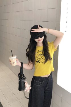 Slim Fit Short Sleeve T-Shirt with Letter Print and Bow Detail - Limited Time Discount Fashion Top for Stylish Outfits