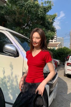 Slim Fit V-Neck Raglan T-Shirt for Women - Summer 2025, Chicken Heart Collar, Casual Style, Trendy Short Sleeve Top