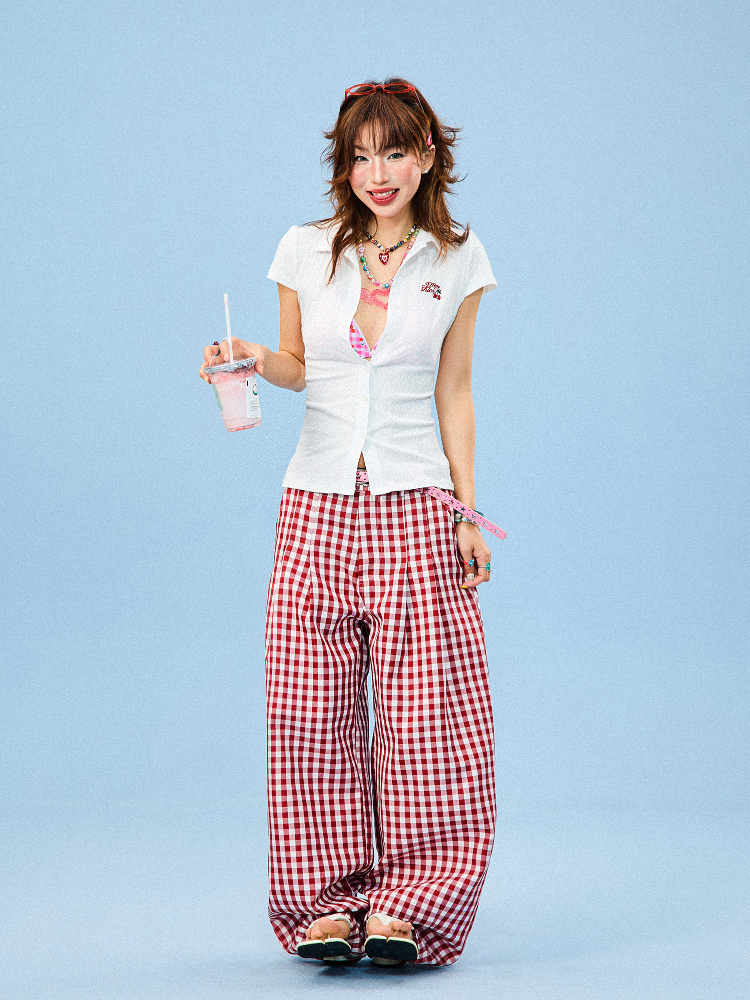 Slim Fit White Short Sleeve Shirt for Women - Textured Summer Top, American Style, Casual Wardrobe Essential Slim Fit White Short Sleeve Shirt for Women - Textured Summer Top, American Style, Casual Wardrobe Essential