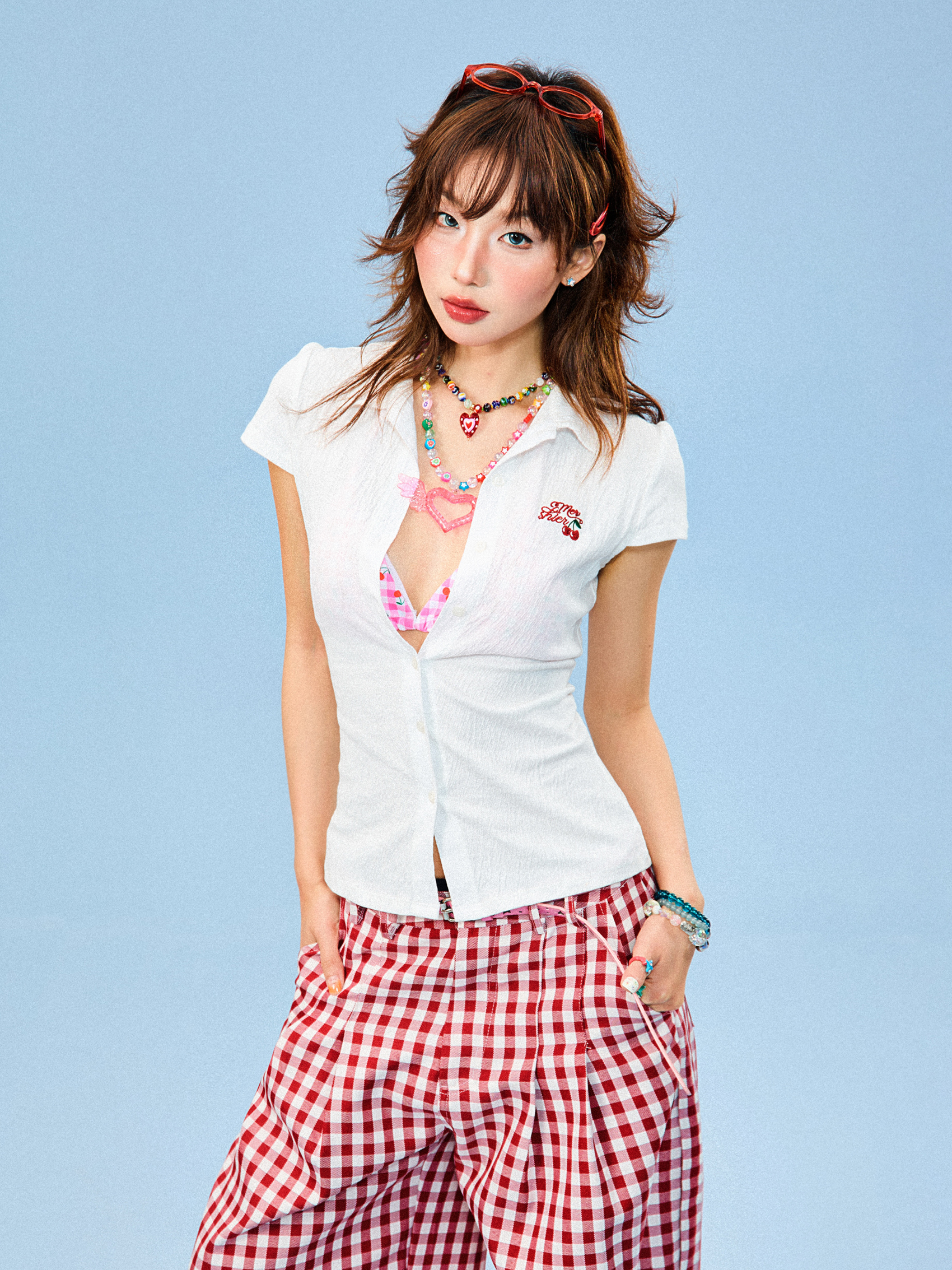 Slim Fit White Short Sleeve Shirt for Women - Textured Summer Top, American Style, Casual Wardrobe Essential Slim Fit White Short Sleeve Shirt for Women - Textured Summer Top, American Style, Casual Wardrobe Essential