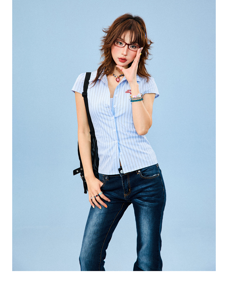 Slim Fit White Short Sleeve Shirt for Women - Textured Summer Top, American Style, Casual Wardrobe Essential Slim Fit White Short Sleeve Shirt for Women - Textured Summer Top, American Style, Casual Wardrobe Essential