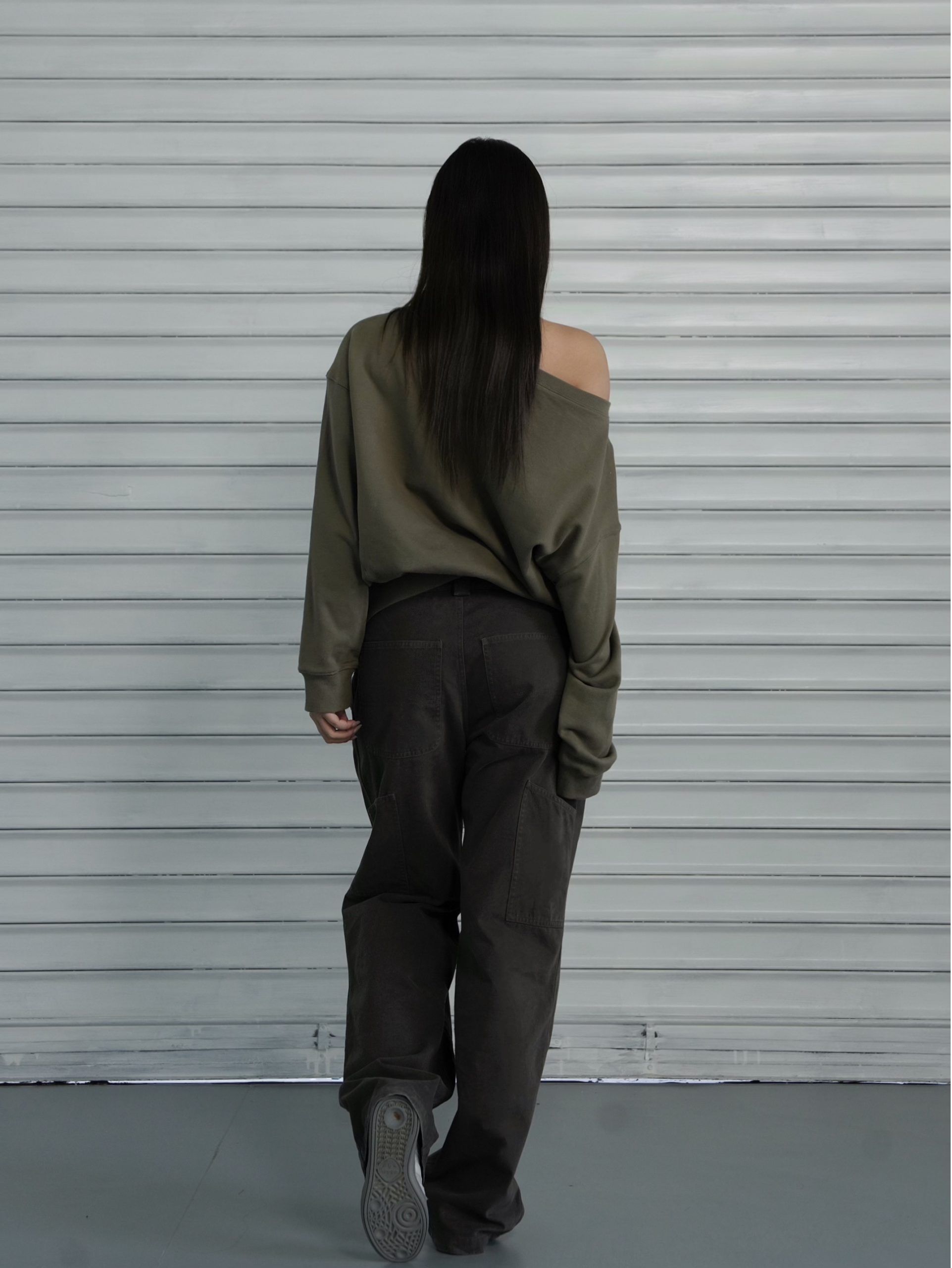 Slouchy Oversized Sweatshirt with Retro Casual One-Shoulder Design - Y2K Inspired Fashion Slouchy Oversized Sweatshirt with Retro Casual One-Shoulder Design - Y2K Inspired Fashion