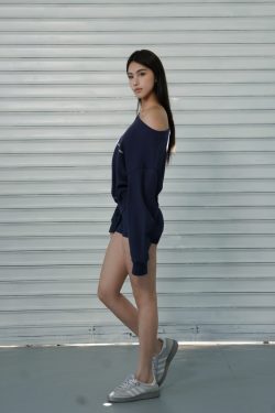 Slouchy Oversized Sweatshirt with Retro Casual One-Shoulder Design - Y2K Inspired Fashion