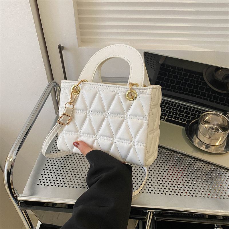 Small Diamond-Pattern Mini Bucket Bag for Women - Trendy Summer 2025 Crossbody Handbag for Commuting and Everyday Style Small Diamond-Pattern Mini Bucket Bag for Women - Trendy Summer 2025 Crossbody Handbag for Commuting and Everyday Style