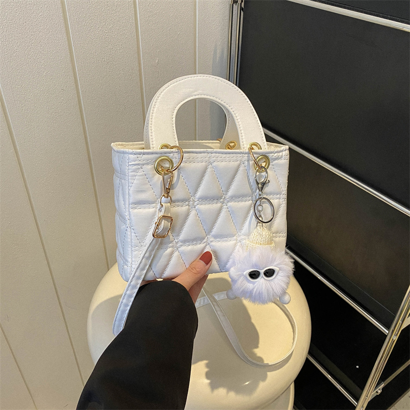 Small Diamond-Pattern Mini Bucket Bag for Women - Trendy Summer 2025 Crossbody Handbag for Commuting and Everyday Style Small Diamond-Pattern Mini Bucket Bag for Women - Trendy Summer 2025 Crossbody Handbag for Commuting and Everyday Style