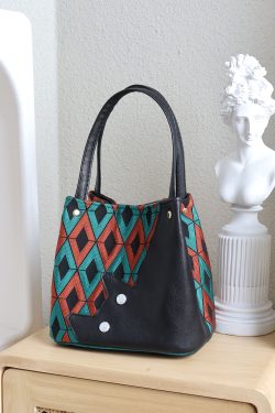 Small Square Hand-Held Vegetable Basket Bag - Cute Color-Blocking Cat Design - Handmade Textured Crossbody Bag for Spring/Summer Fashion