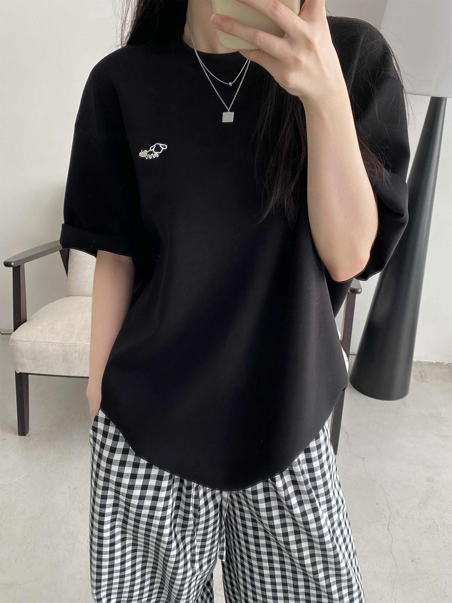 Soft Double-Sided Tencel Round Neck Short Sleeve T-Shirt with Dog Embroidery, Color-Blocking Design, Cute Loose Fit for Effortless Style Soft Double-Sided Tencel Round Neck Short Sleeve T-Shirt with Dog Embroidery, Color-Blocking Design, Cute Loose Fit for Effortless Style