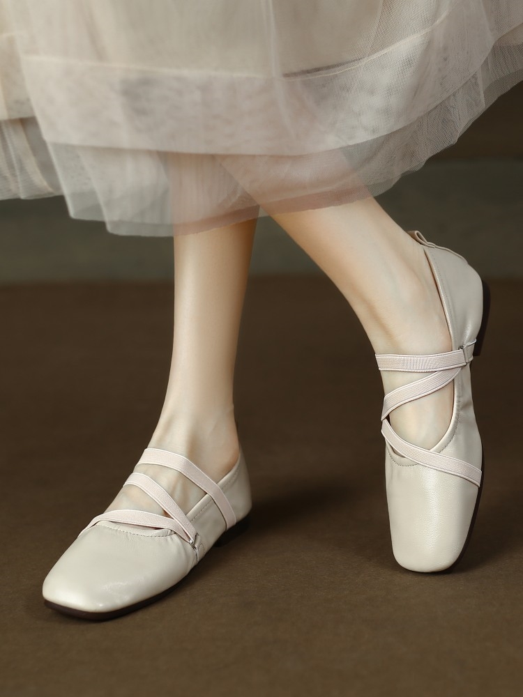 Soft Leather Flat Mary Jane Shoes for Women - Cross Strap Design, Italian Style, Perfect for Casual or Elegant Looks Soft Leather Flat Mary Jane Shoes for Women - Cross Strap Design, Italian Style, Perfect for Casual or Elegant Looks