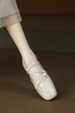 Soft Leather Flat Mary Jane Shoes for Women - Cross Strap Design, Italian Style, Perfect for Casual or Elegant Looks