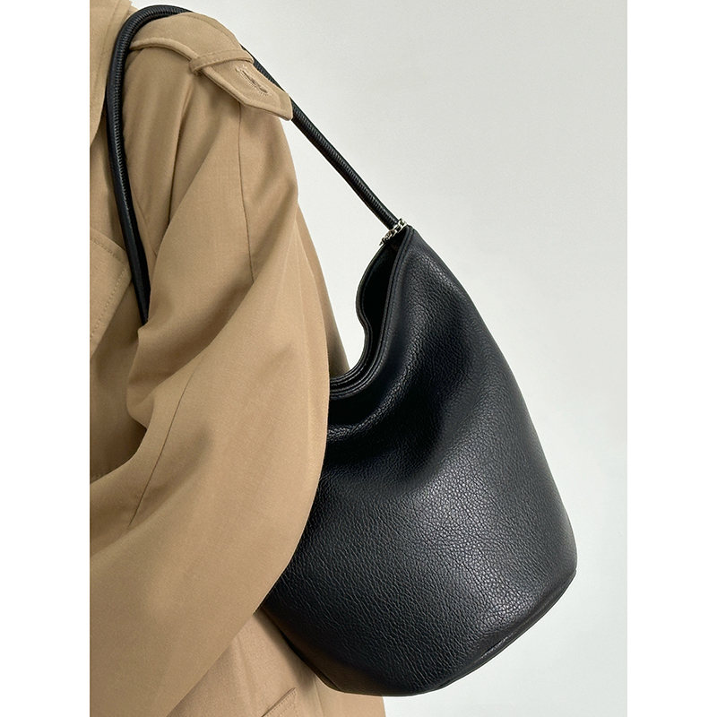 Soft Leather Water Bucket Tote Bag for Women - Summer 2024 Niche Shoulder Bag, Commuting Underarm Style Soft Leather Water Bucket Tote Bag for Women - Summer 2024 Niche Shoulder Bag, Commuting Underarm Style