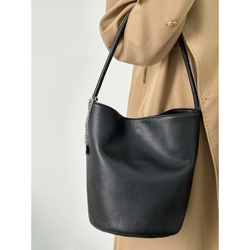 Soft Leather Water Bucket Tote Bag for Women - Summer 2024 Niche Shoulder Bag, Commuting Underarm Style Soft Leather Water Bucket Tote Bag for Women - Summer 2024 Niche Shoulder Bag, Commuting Underarm Style