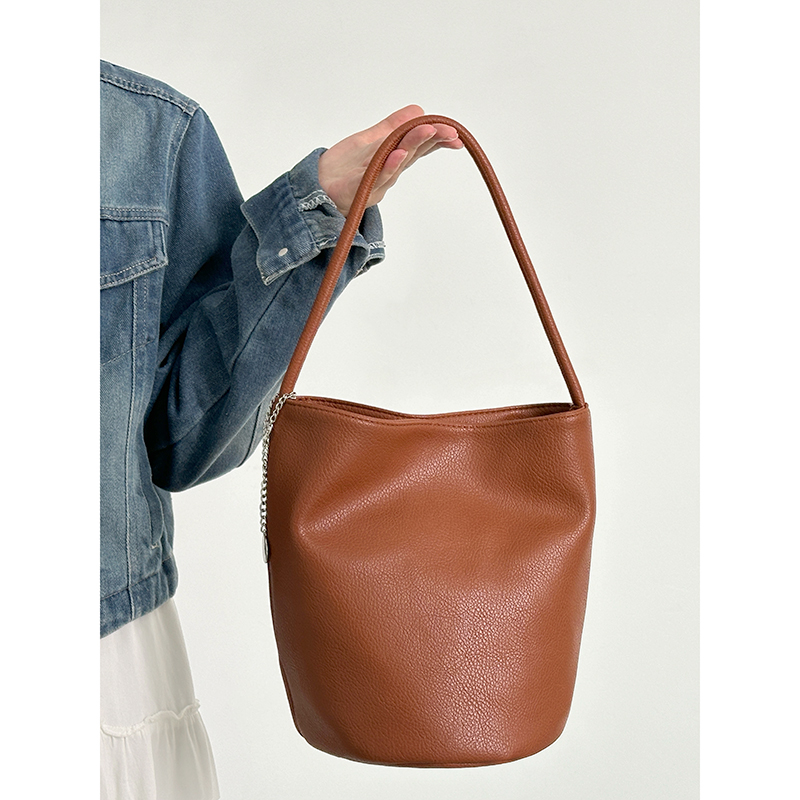 Soft Leather Water Bucket Tote Bag for Women - Summer 2024 Niche Shoulder Bag, Commuting Underarm Style Soft Leather Water Bucket Tote Bag for Women - Summer 2024 Niche Shoulder Bag, Commuting Underarm Style