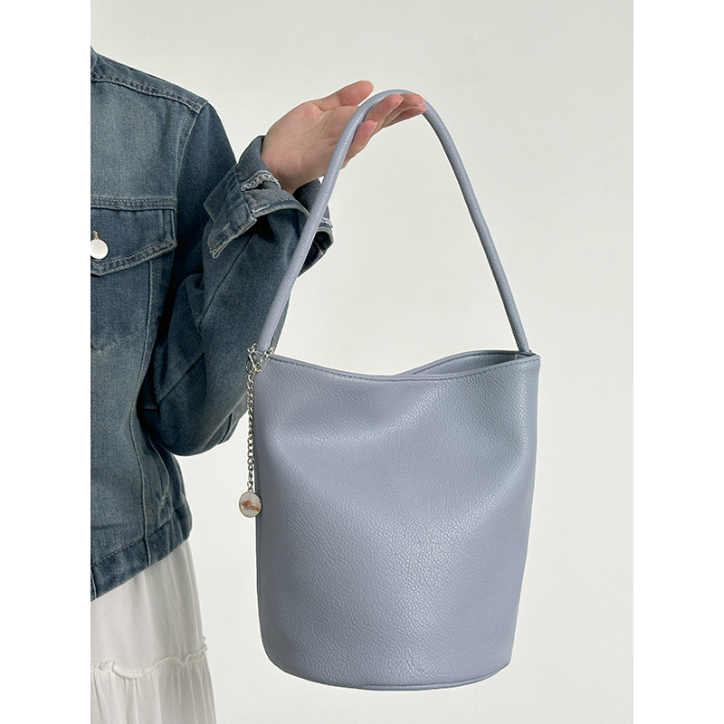 Soft Leather Water Bucket Tote Bag for Women - Summer 2024 Niche Shoulder Bag, Commuting Underarm Style Soft Leather Water Bucket Tote Bag for Women - Summer 2024 Niche Shoulder Bag, Commuting Underarm Style
